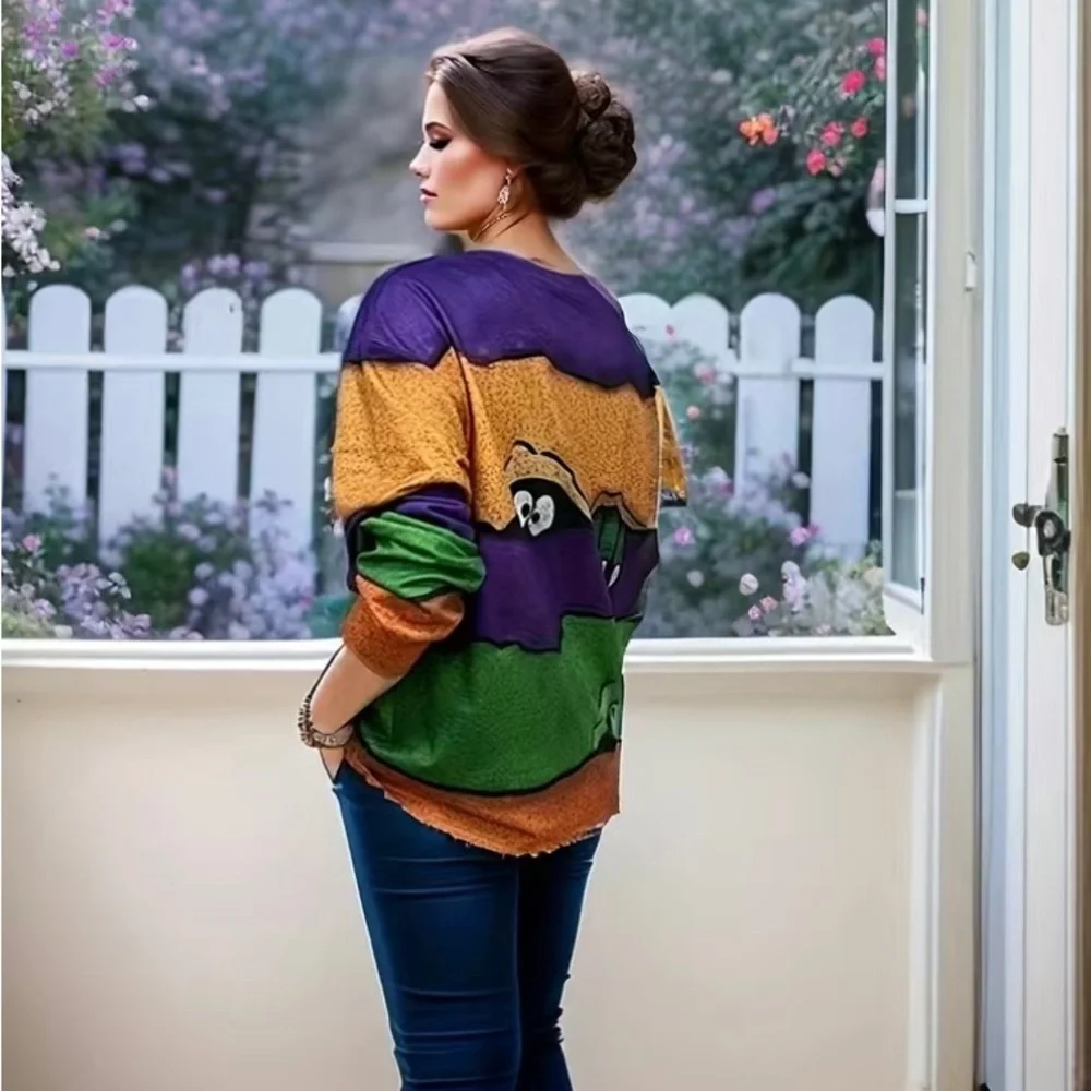 Woman’s Adorable Plus Size Peeking Monster Sweatshirt Size: Various - Picture 2 of 5